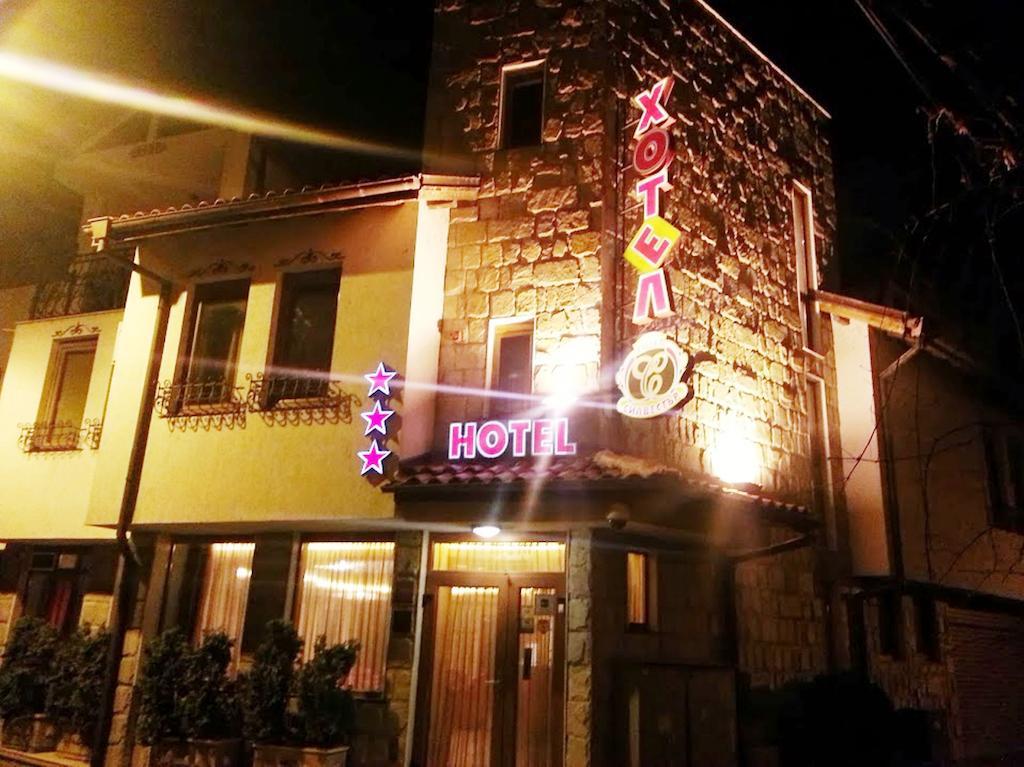 Family Hotel Silvestar Veliko Tarnovo Extérieur photo